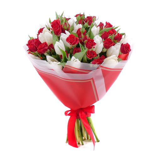 Sweet bílé tulipány a červené trsové růže
