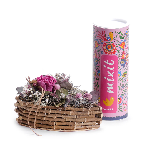 In eterno dřevěný box srdce růžová růže a gomphrena a jahodový mix