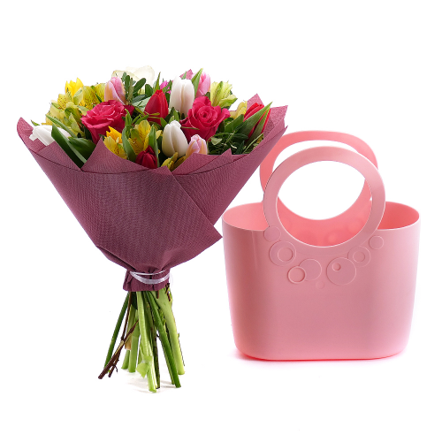 Květinová taška Sweet tulipány, alstromerie a růže