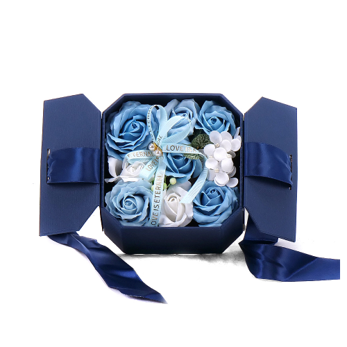 Irigo modrý box s pěnovými květy