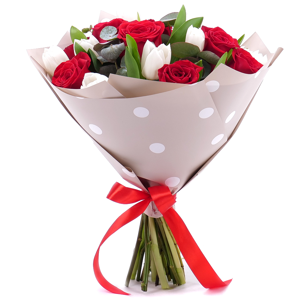 Sweet červené růže a bílé tulipány